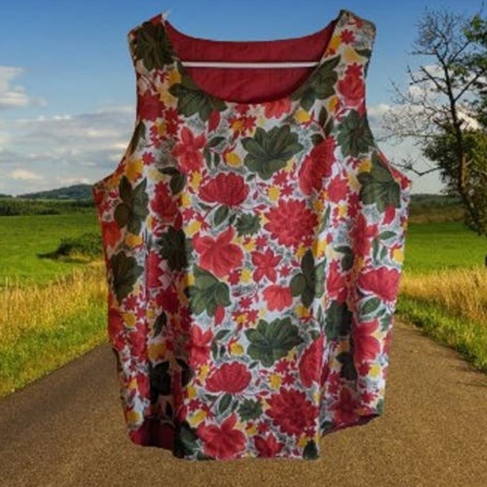 1XL sleeveless floral adorable lightweight summer/spring top.
